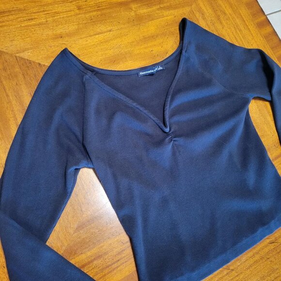Abercrombie & Fitch Charcoal Gray Long Sleeve Ribbed Crop - Picture 1 of 8